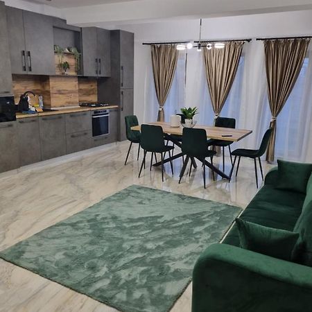 Apartament Mihai Cassas Residence ไกรโอวา ภายนอก รูปภาพ